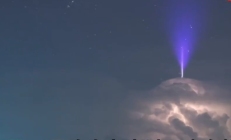 
        		广东一地惊现蓝色喷流闪电 专家：发生概率小于万分之一 !	